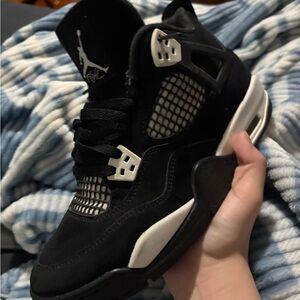 Black and White thunders jordan 4’s